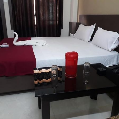 Goroomgo Hotel Uk Palace פורי מראה חיצוני תמונה
