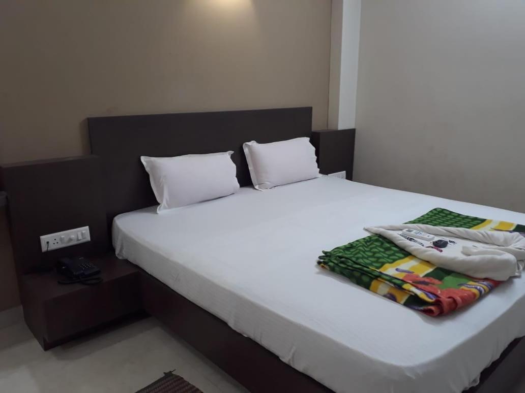Goroomgo Hotel Uk Palace פורי מראה חיצוני תמונה