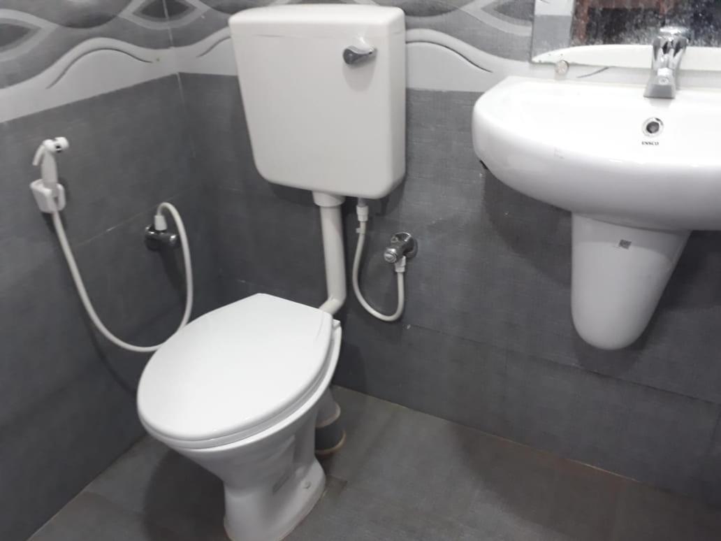 Goroomgo Hotel Uk Palace פורי מראה חיצוני תמונה