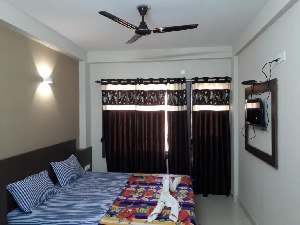 Goroomgo Hotel Uk Palace פורי מראה חיצוני תמונה