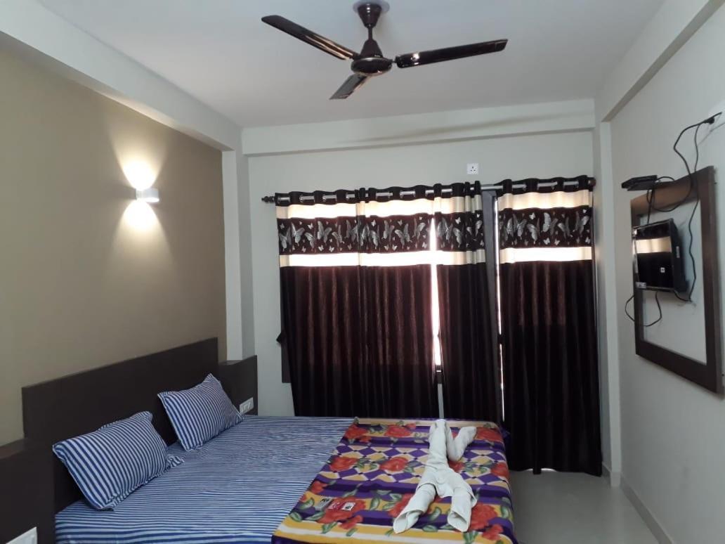 Goroomgo Hotel Uk Palace פורי מראה חיצוני תמונה